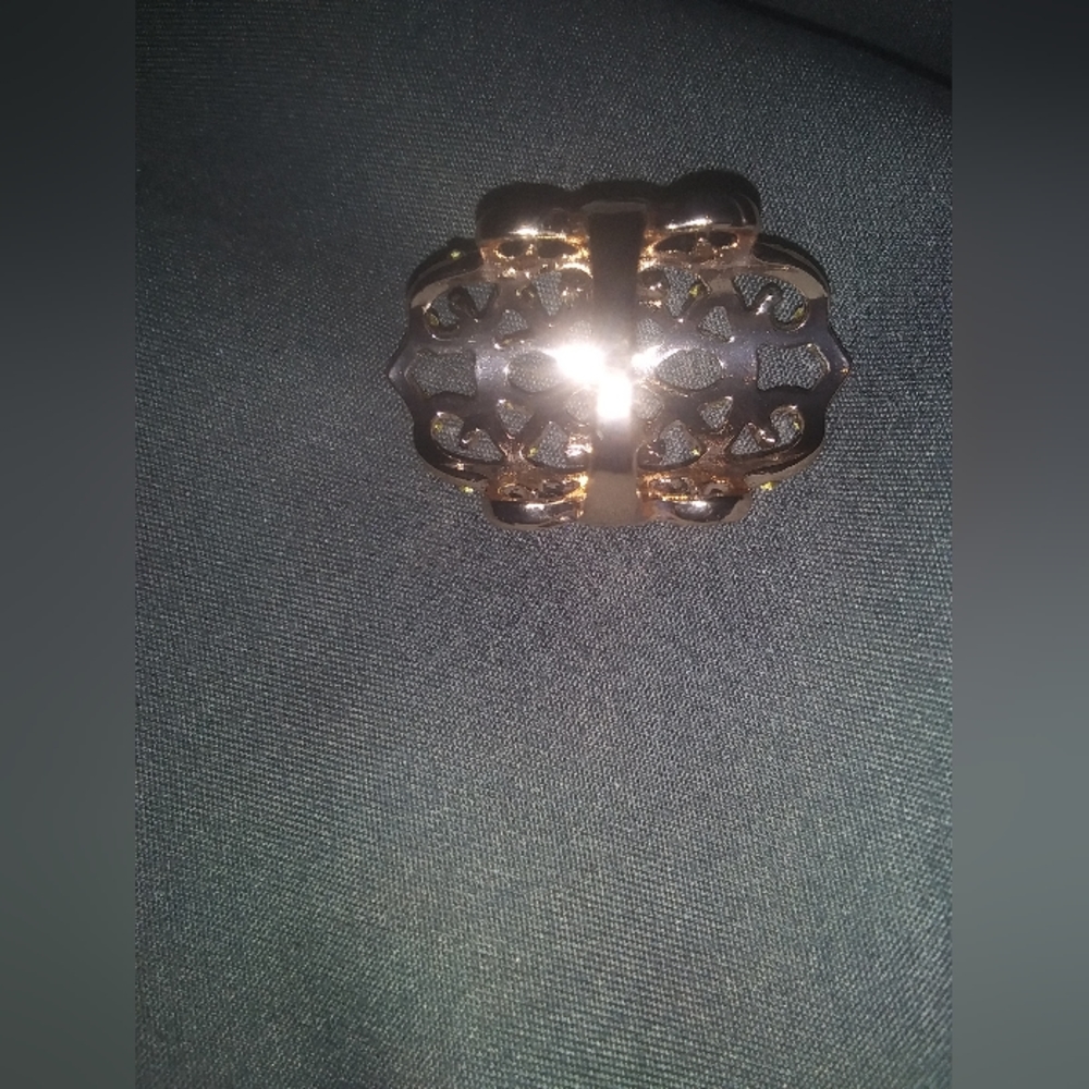 NWOT Ornate Victorian motif ring rose gold plated - Picture 4 of 9